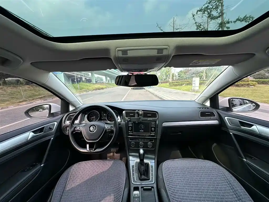 Volkswagen Golf 2018 1.6L Automatic Comfort фото 4