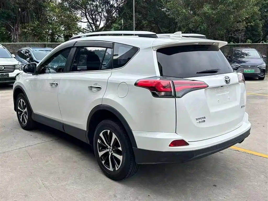 Toyota RAV4 Rongfang 2016 2.0L CVT 2WD Trend (China V) фото 8