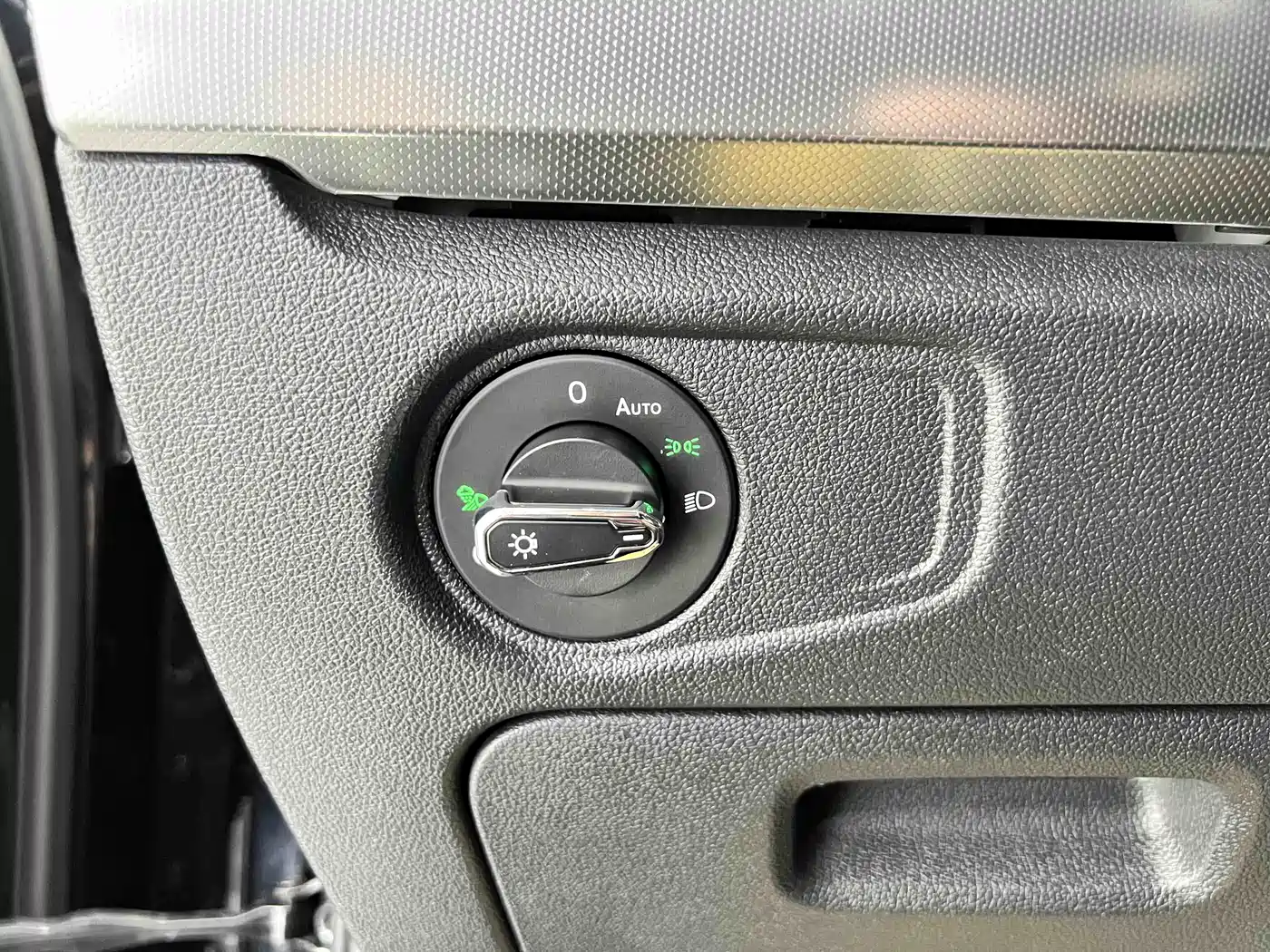 Volkswagen Passat 2022 280TSI Elite Edition фото 9