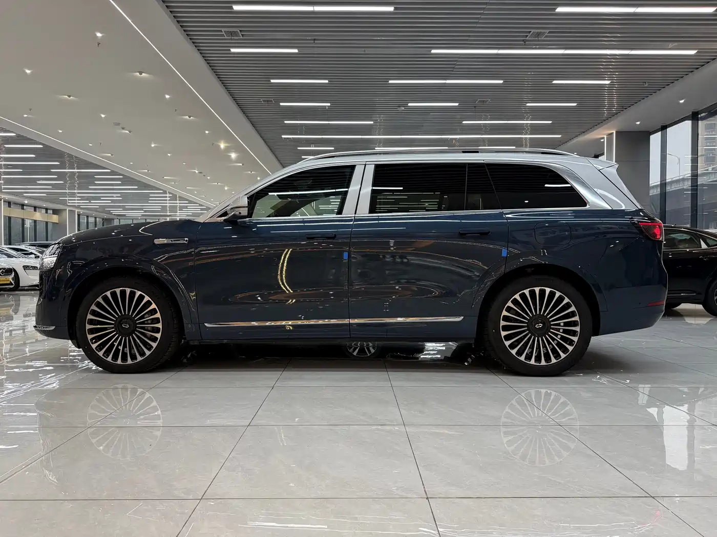 AITO Wenjie AITO M9 2024 Range Extender Ultra 52kWh 6-seater фото 7