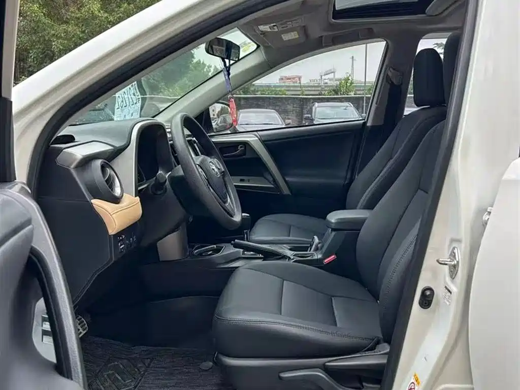 Toyota RAV4 Rongfang 2016 2.0L CVT 2WD Trend (China V) фото 4