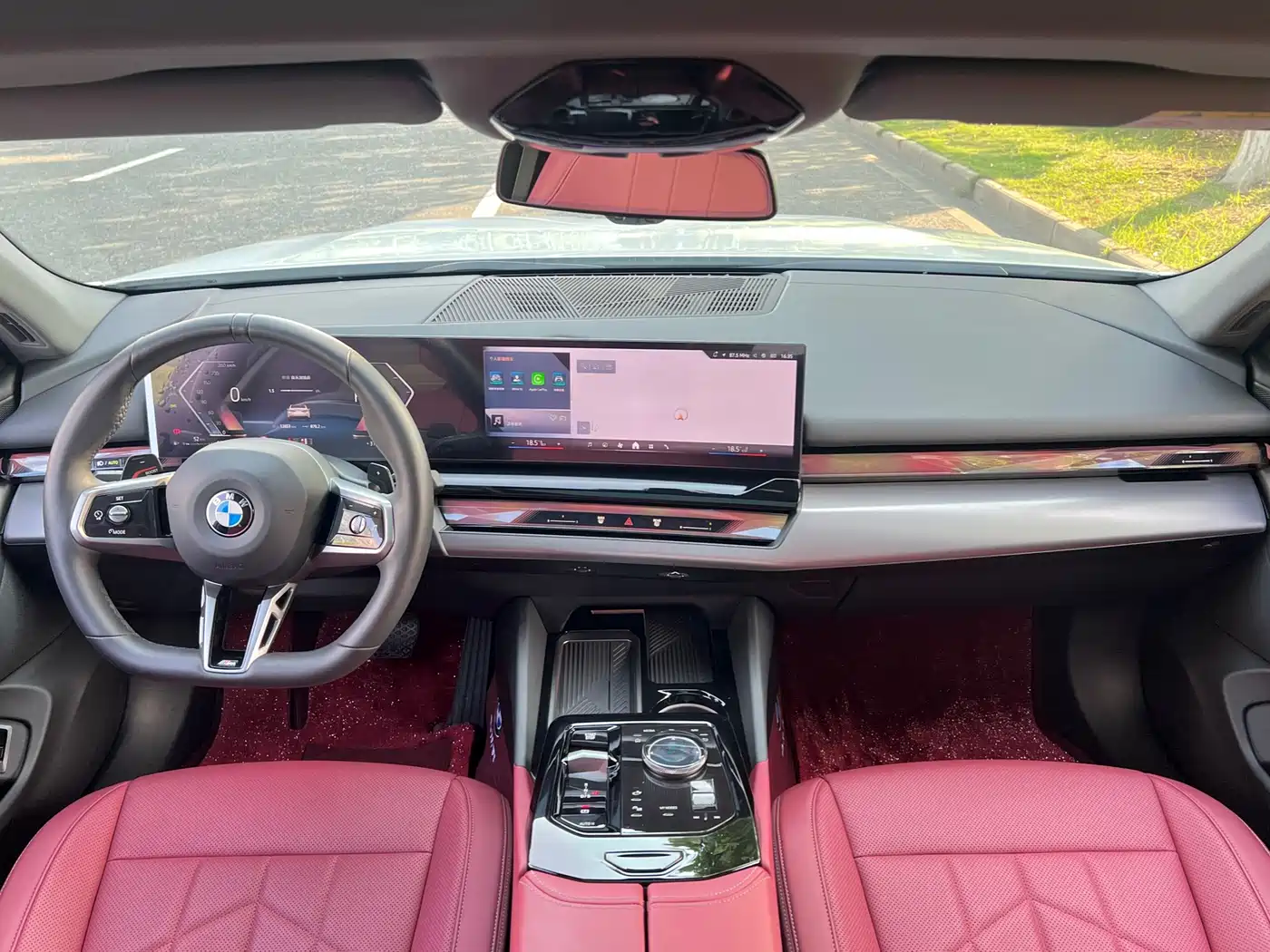 BMW 5 Series 2026 525Li M Sport Package фото 8