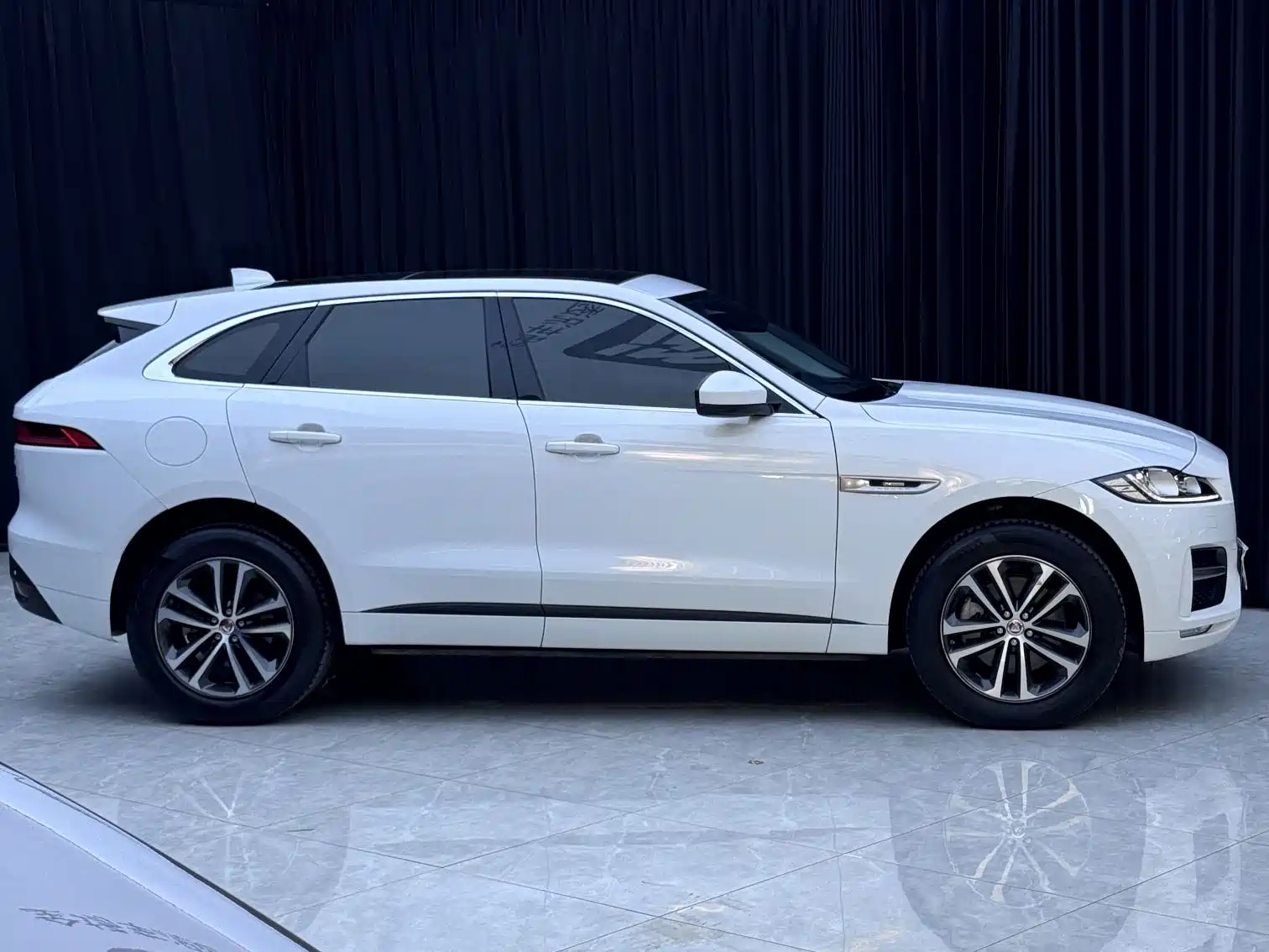 Фото 7 - Jaguar F-PACE
