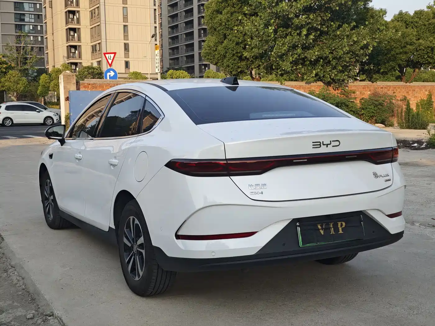 BYD Qin PLUS 2025 DM-i Smart Drive Edition 120KM Surpassing Type фото 15