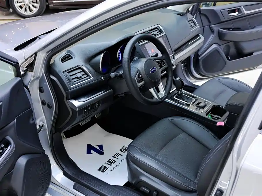Subaru Legacy 2016 2.5i AWD Glory Edition фото 16
