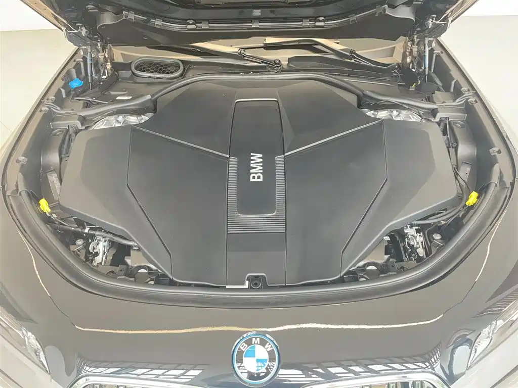 BMW I7