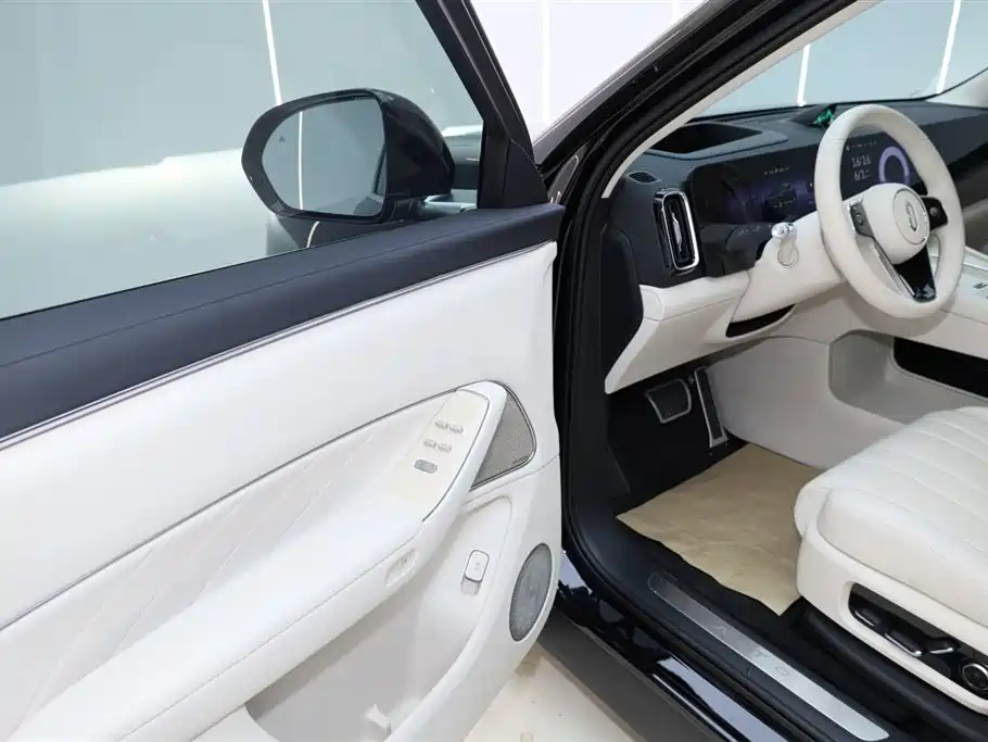 AITO Wenjie AITO M8 2025 Extended Range Max 37kWh 5-Seater фото 19