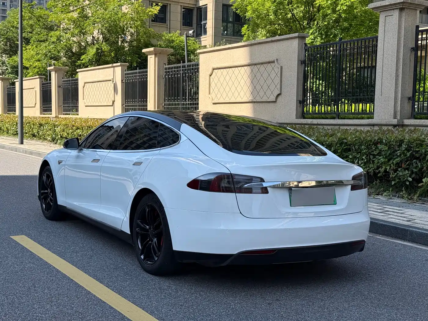 Tesla Model S 2014 Model S 85 фото 8