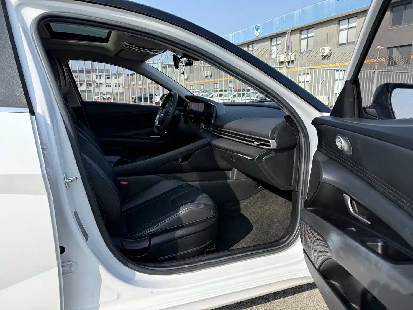 Hyundai Elantra 2021 1.5L CVT TOP Flagship Edition фото 6