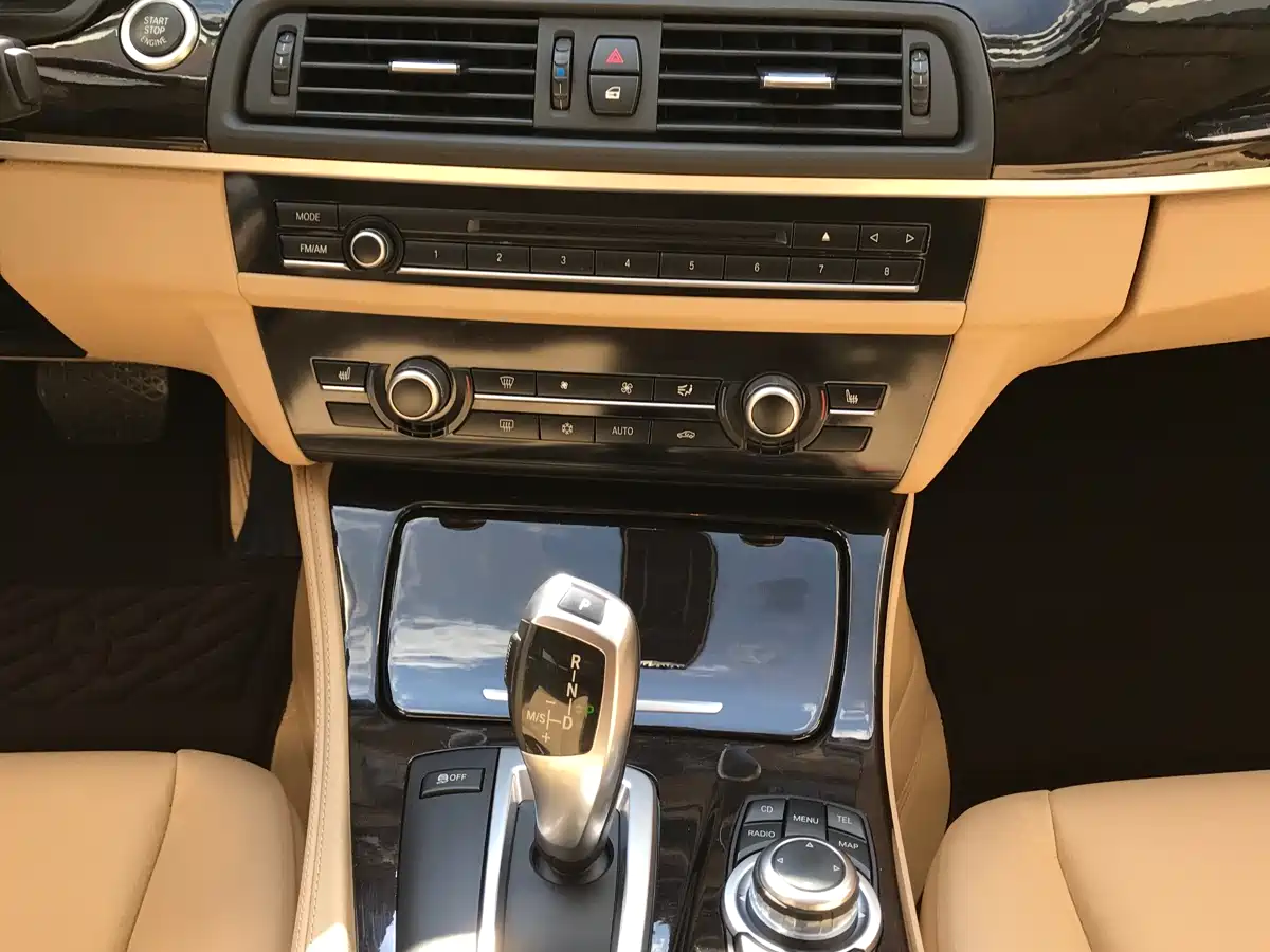 BMW 5 Series 2012 523Li Luxury фото 13