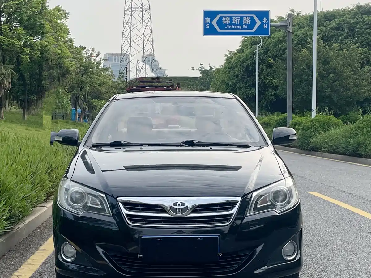 Toyota Corolla 2013 1.6L Automatic Luxury фото 2