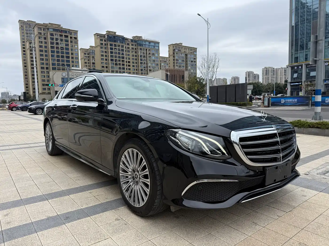Mercedes-Benz E-Class 2019 E 300 L Fashion фото 3