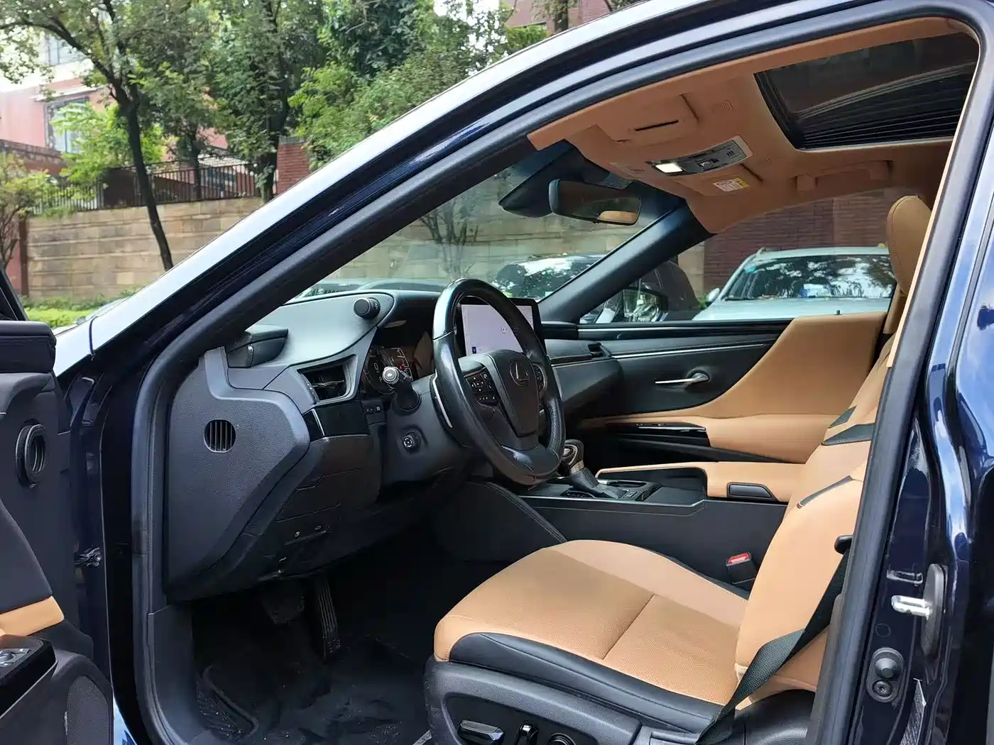 Фото 6 - Lexus ES