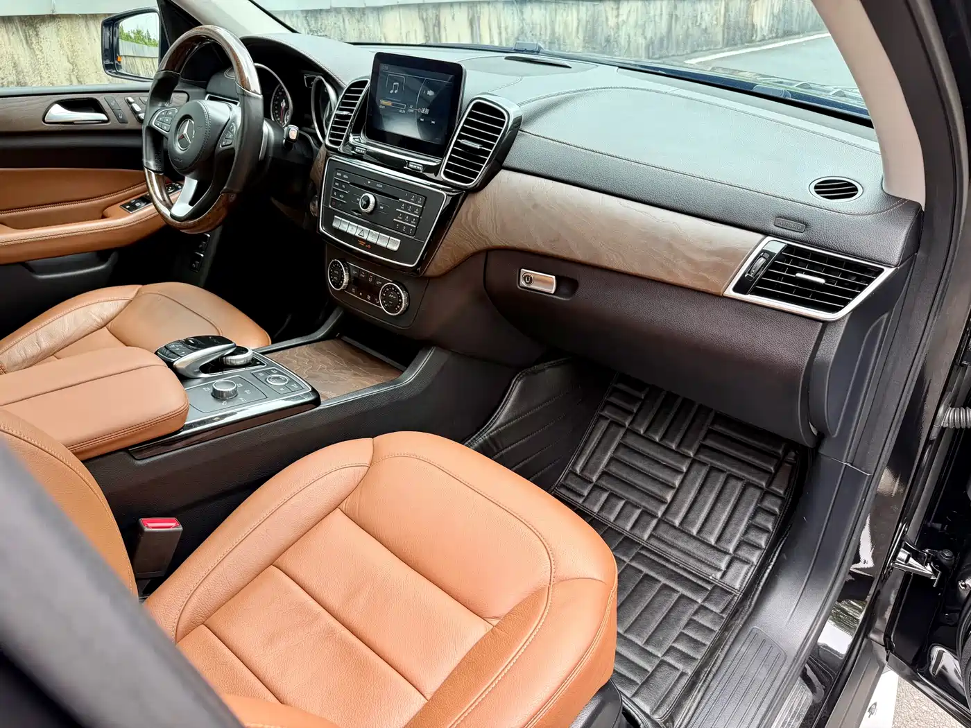 Mercedes-Benz GLS 2016 GLS 400 4MATIC Luxury фото 20