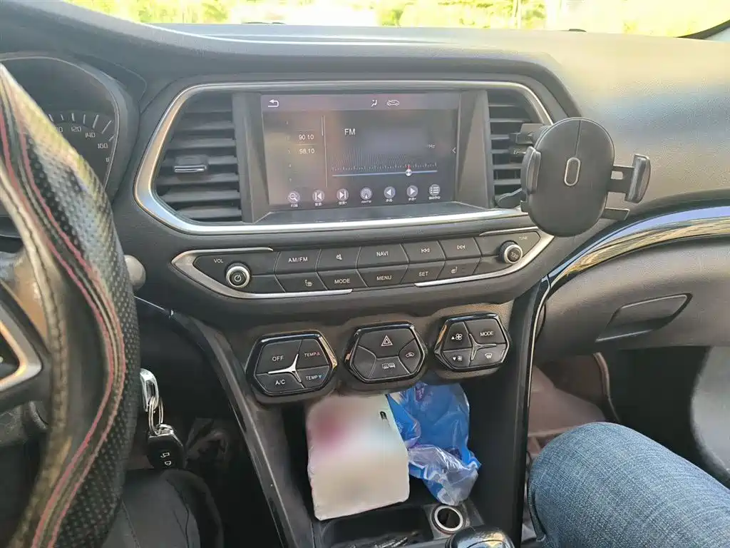 GAC Trumpchi Trumpchi GS4 2015 200T Manual Luxury Edition фото 6