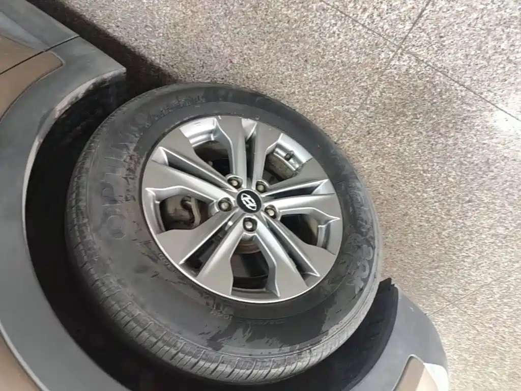 Фото 23 - Hyundai Santa Fe