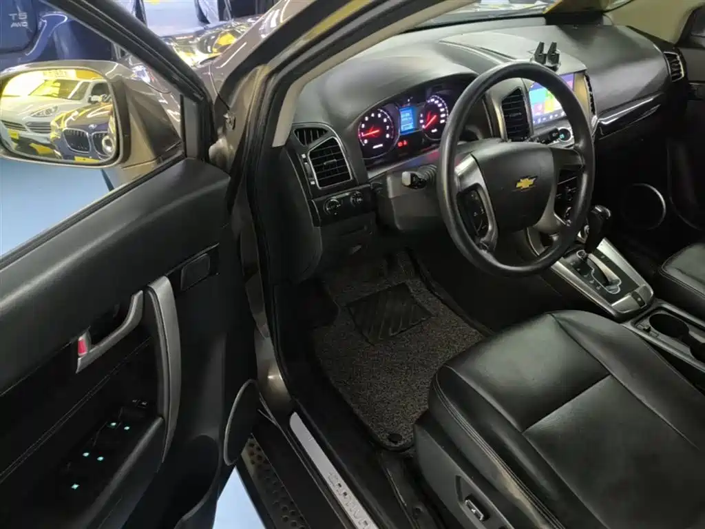 Chevrolet Captiva 2015 2.4L 2WD Urban Edition 7-seater фото 16