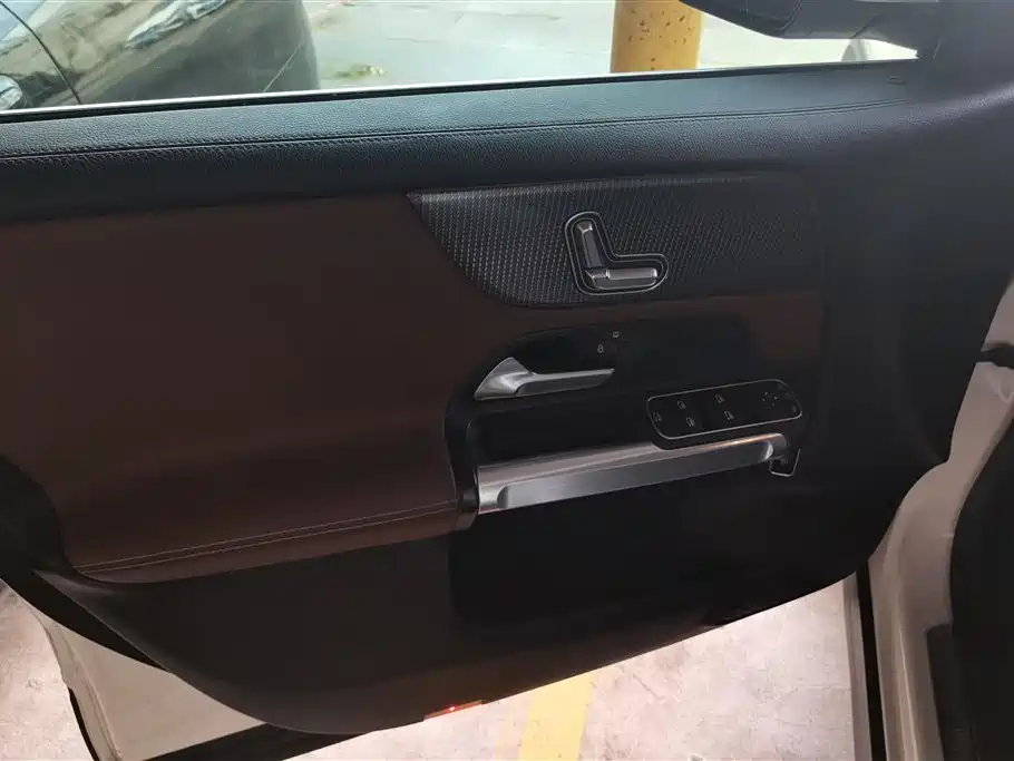 Mercedes-Benz GLB 2020 Facelift GLB 200 Dynamic фото 7