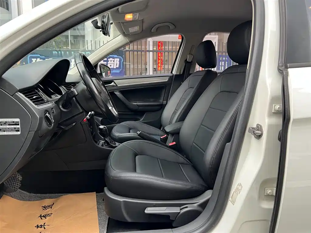 Volkswagen Bora 2015 Quality Edition 1.6L Automatic Fashion фото 3