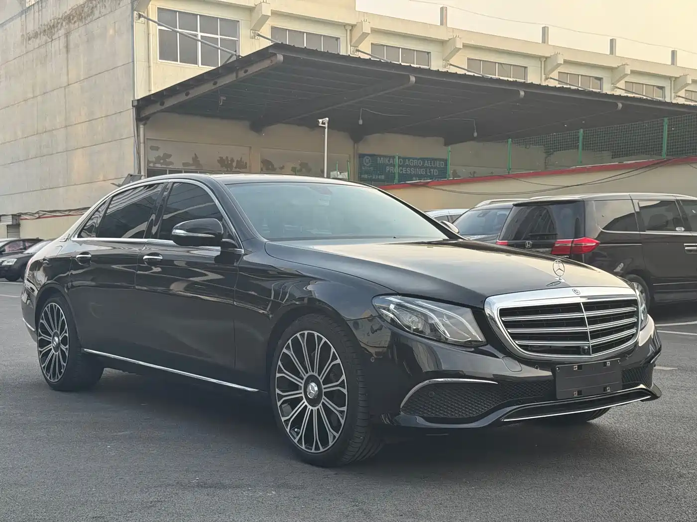 Mercedes-Benz E-Class 2019 E 300 L Fashion фото 3