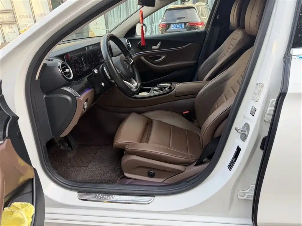 Mercedes-Benz E-Class 2018 E 200 L Sport фото 7