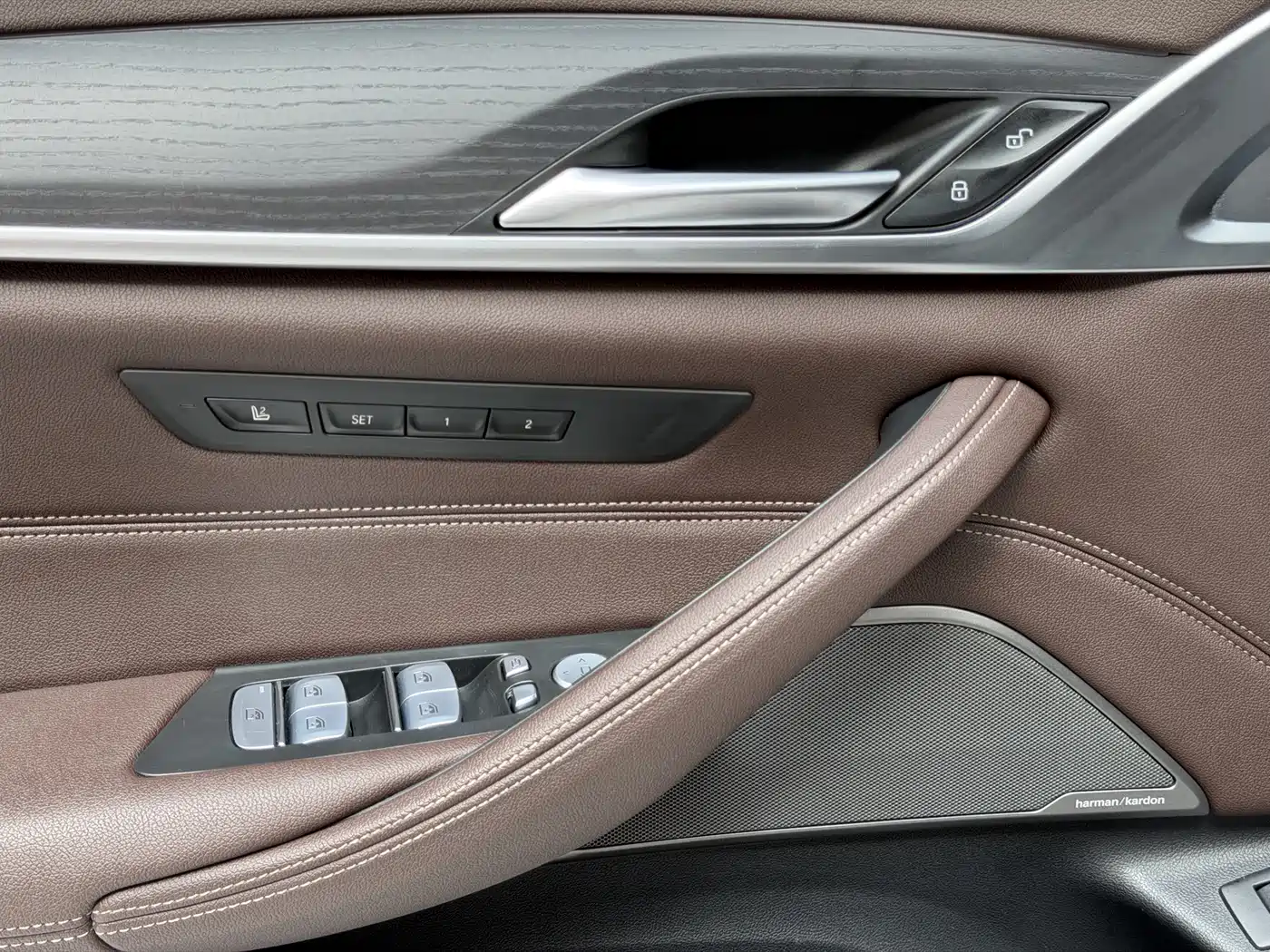 BMW 5 Series 2023 530Li Premium M Sport Package фото 8