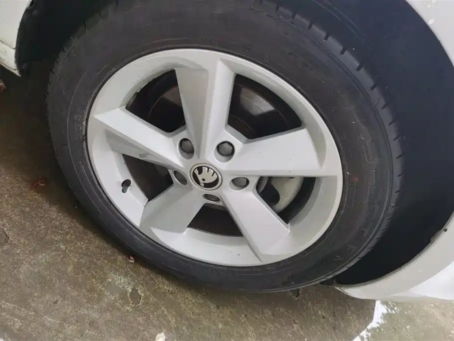 Škoda Octavia 2015 1.6L Automatic逸杰版 фото 6