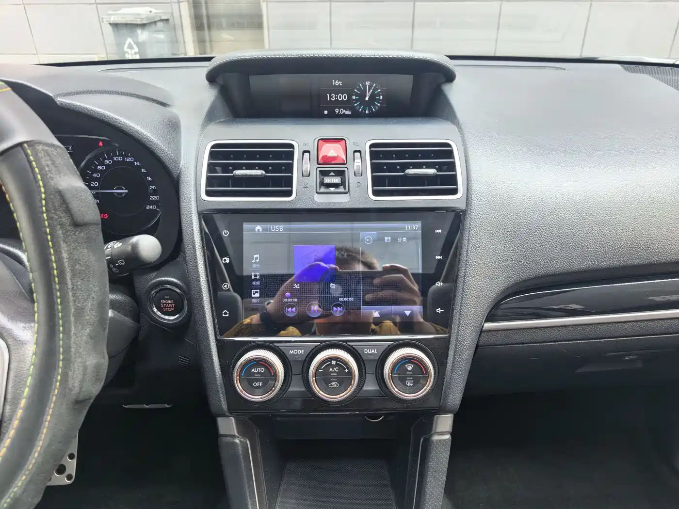 Subaru Forester 2016 2.5i Prestige Navigation Edition фото 16