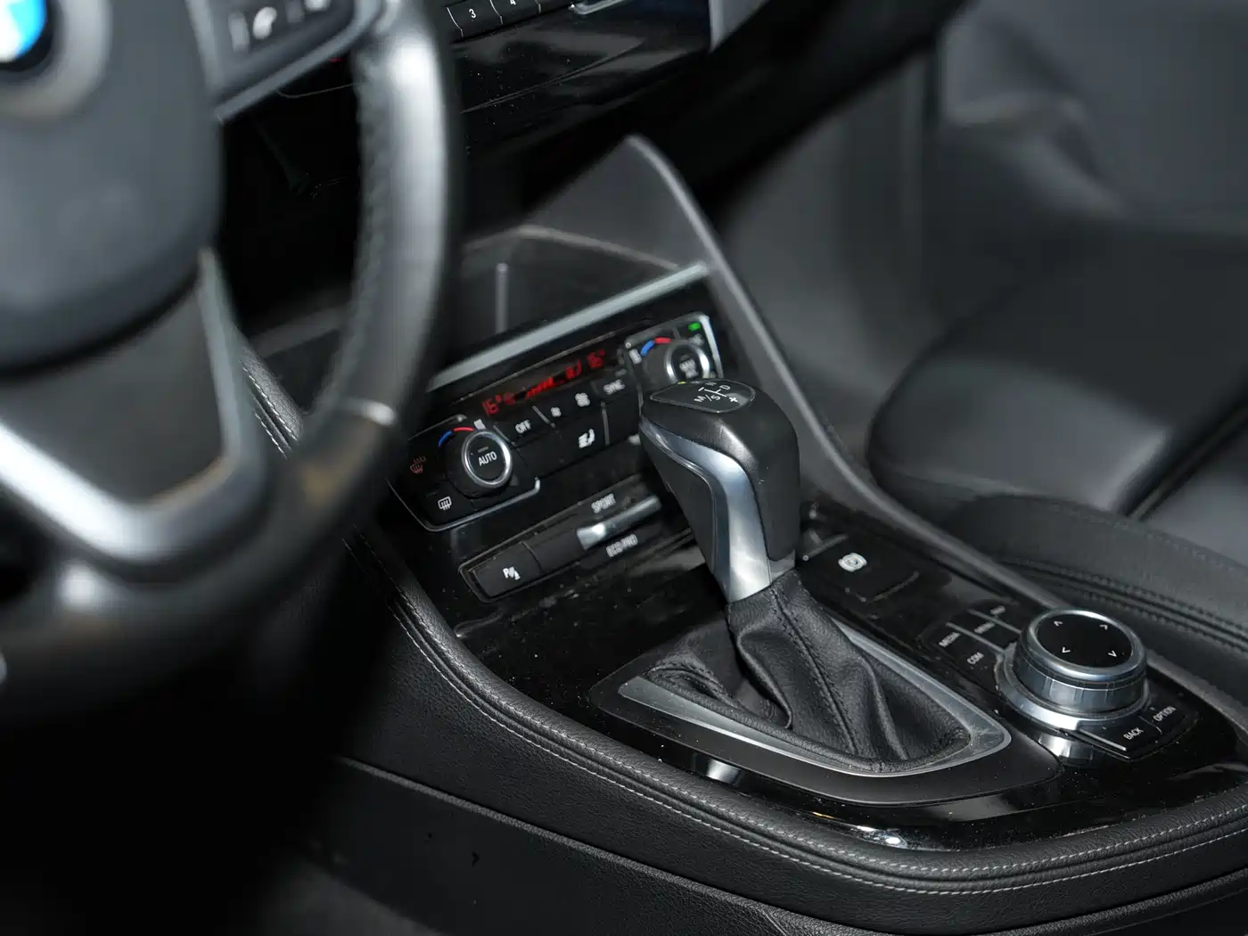 BMW 2 Series Touring 2018 Model 220i Luxury Package фото 17