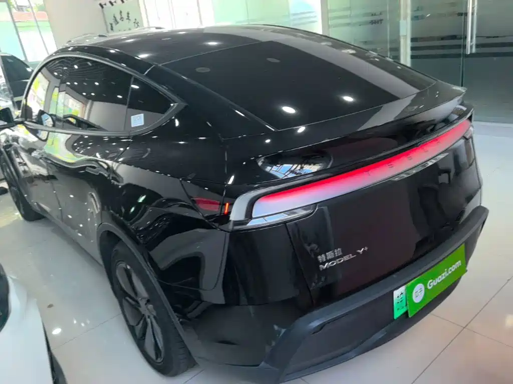صورة 5 - Tesla Model Y