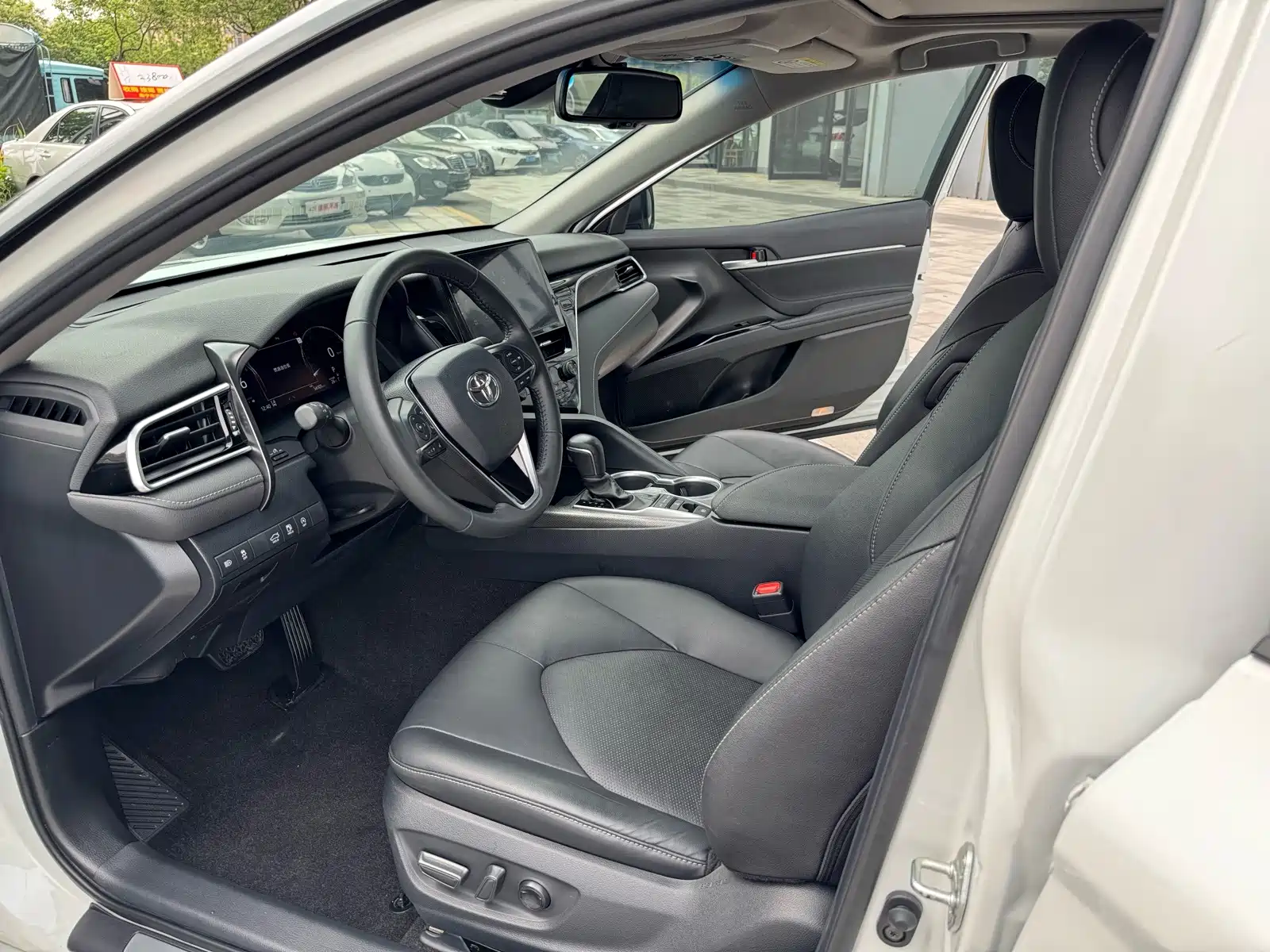 Фото 9 - Toyota Camry