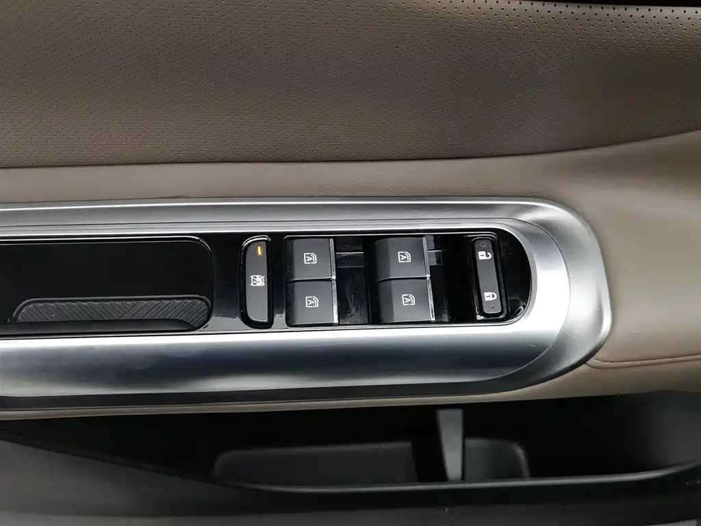 GAC Trumpchi Trumpchi E8 2024 Glory Series 2.0L Glory Edition фото 9