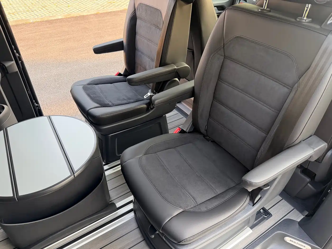 Volkswagen Multivan 2019 2.0TSI 4WD Premium 7-seater фото 21