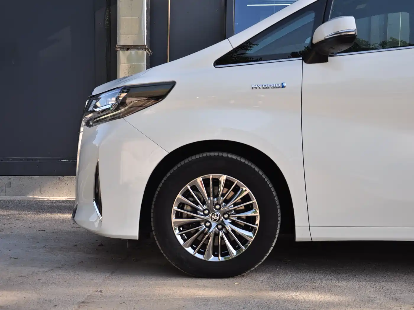 Toyota Alphard 2020 Hybrid 2.5L Premium Edition фото 6