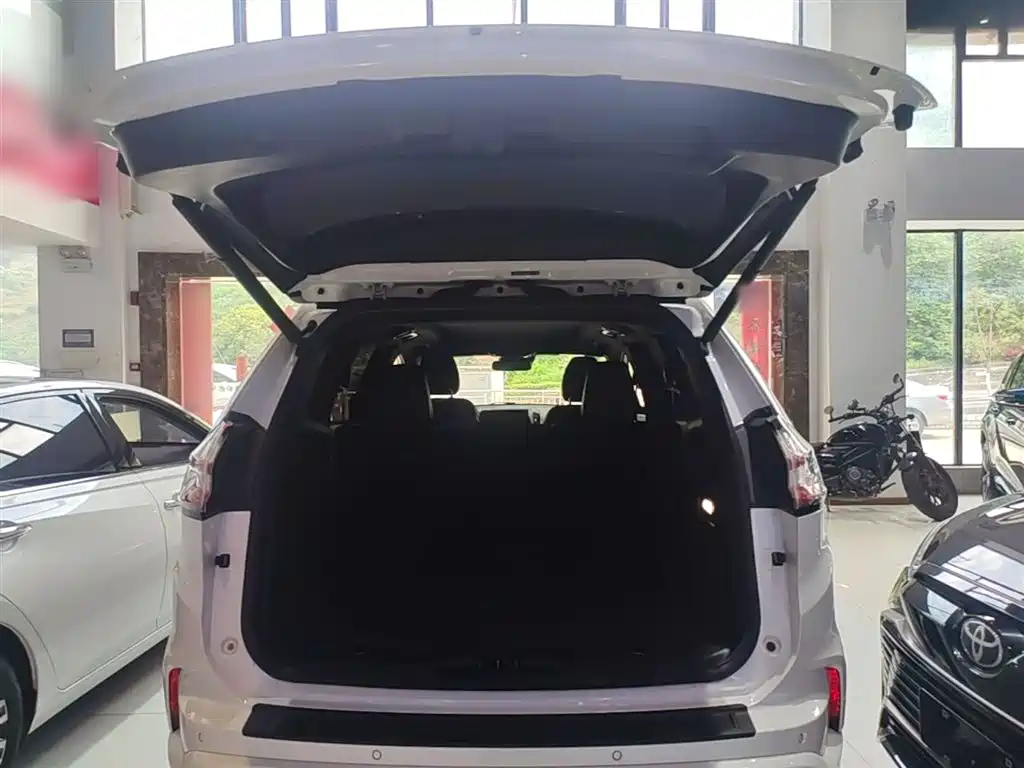 Фото 19 - Ford Edge