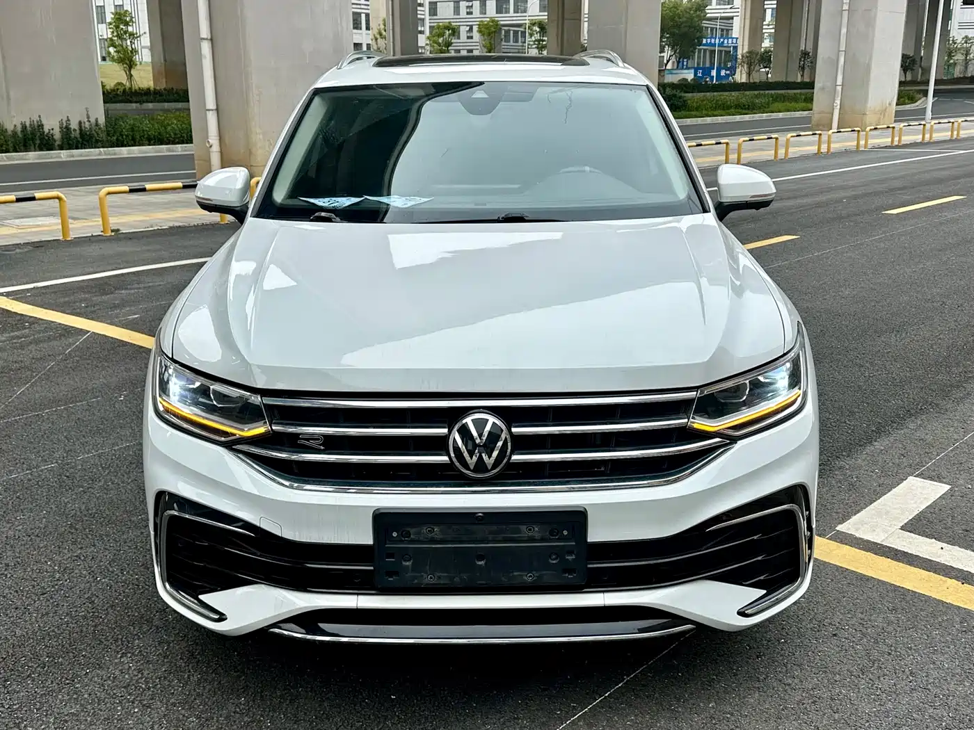 Volkswagen Tiguan L 2023 330TSI Auto 2WD R-Line Premium Edition фото 2