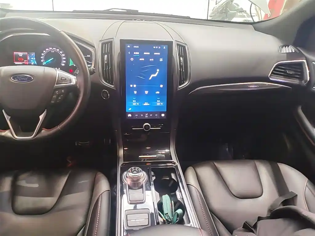 Фото 13 - Ford Edge
