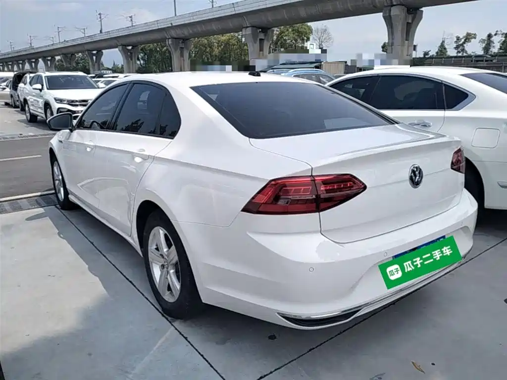 VOLKSWAGEN LINGDU