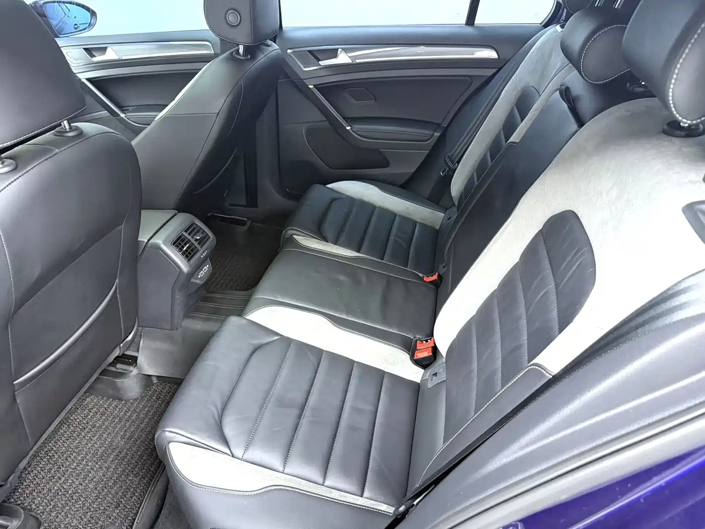 Volkswagen Golf 2020 Beloved Edition 280TSI DSG R-Line фото 6