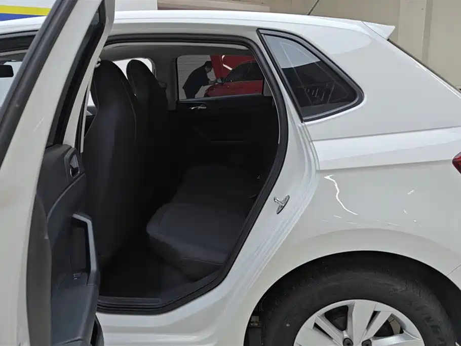 Volkswagen Polo 2019 Plus 1.5L Automatic Panorama Enjoyment Edition фото 11