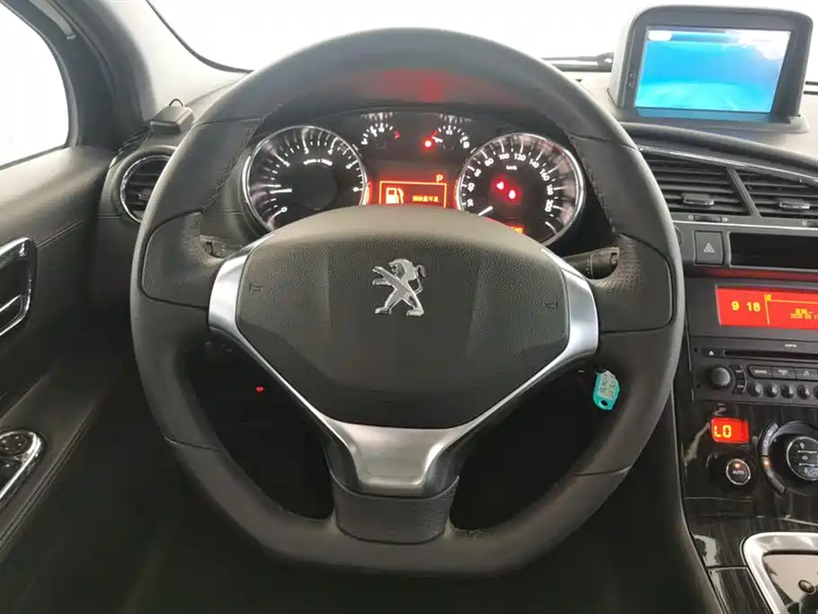 Peugeot 3008 2013 2.0L Automatic Trend Edition фото 15