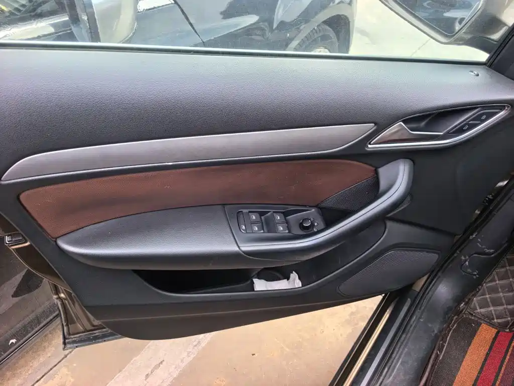 Photo 8 - Audi Q3