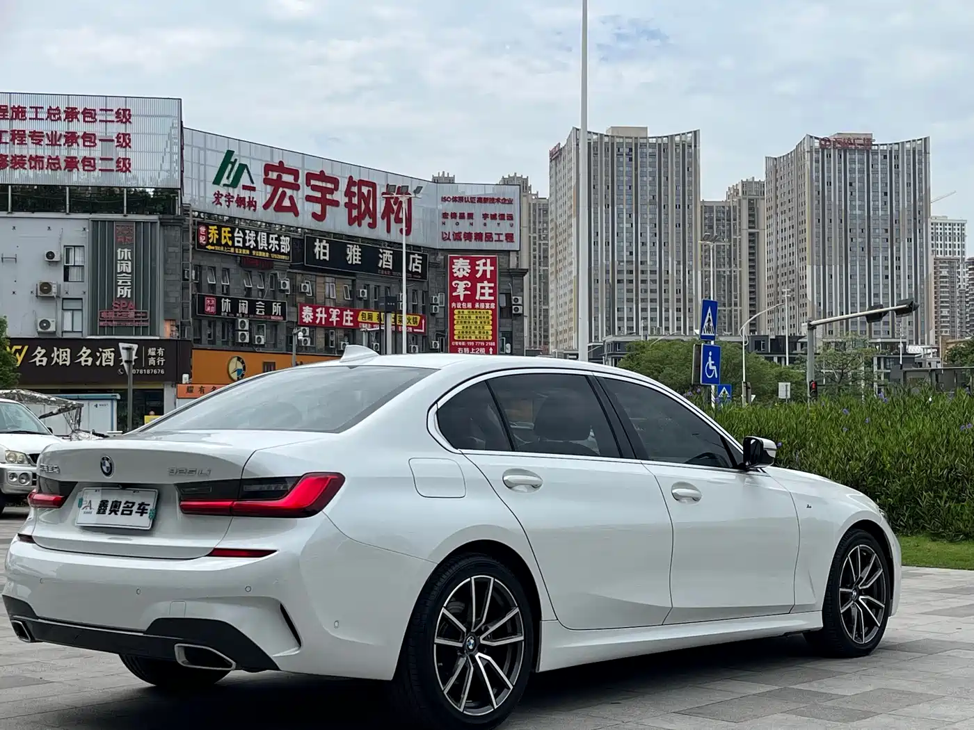 BMW 3 Series 2020 325Li M Sport Package фото 4