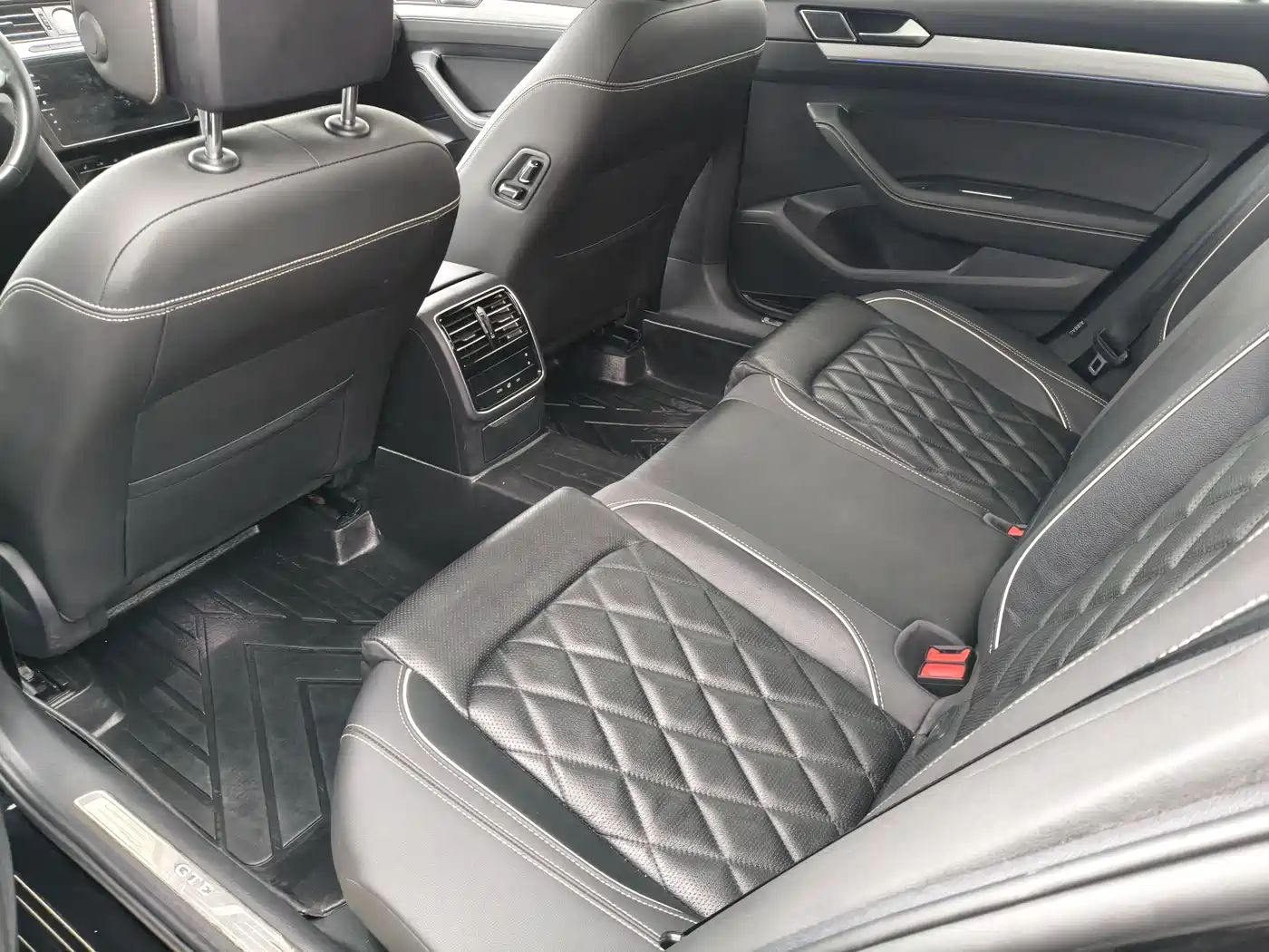 VOLKSWAGEN MAGOTAN GTE PLUG IN HYBRID