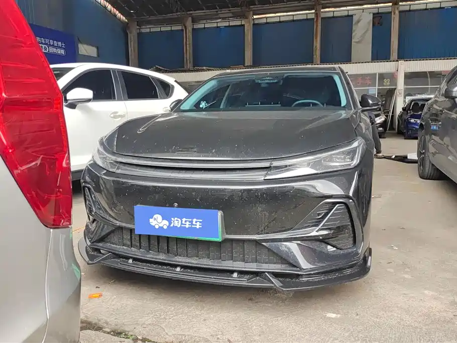 Geely Galaxy Galaxy A7 2025 EM-i 70km Luxury Edition фото 2