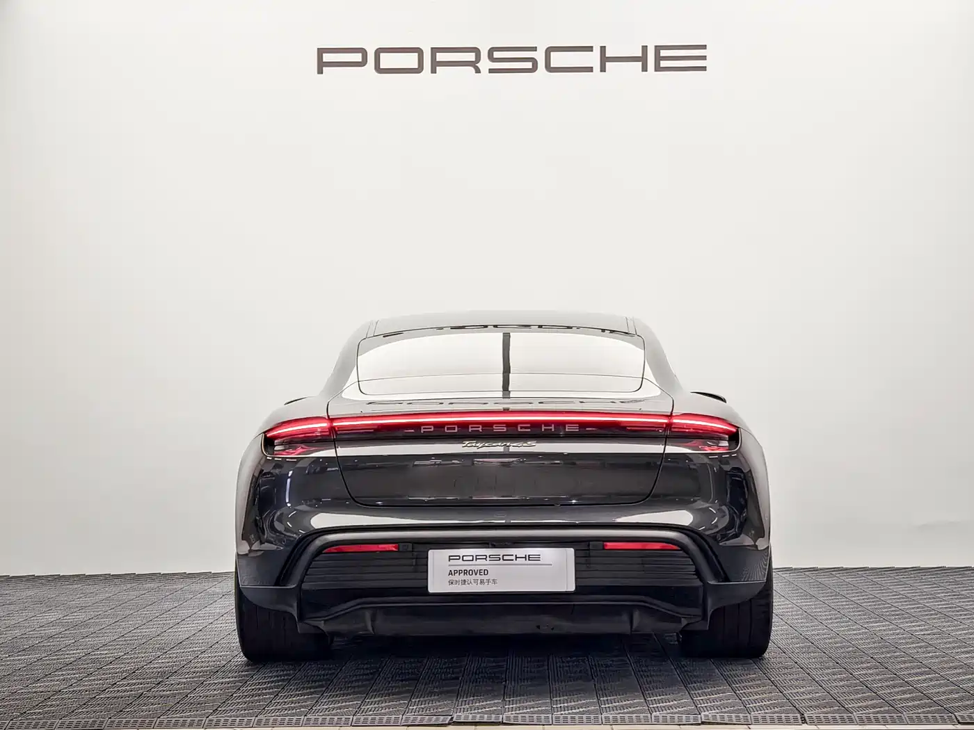 Porsche Taycan фото 4