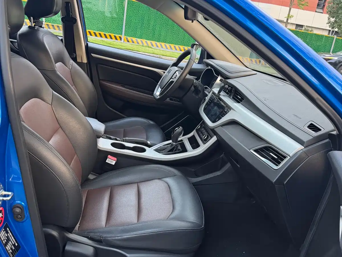 Фото 10 - Geely Vision