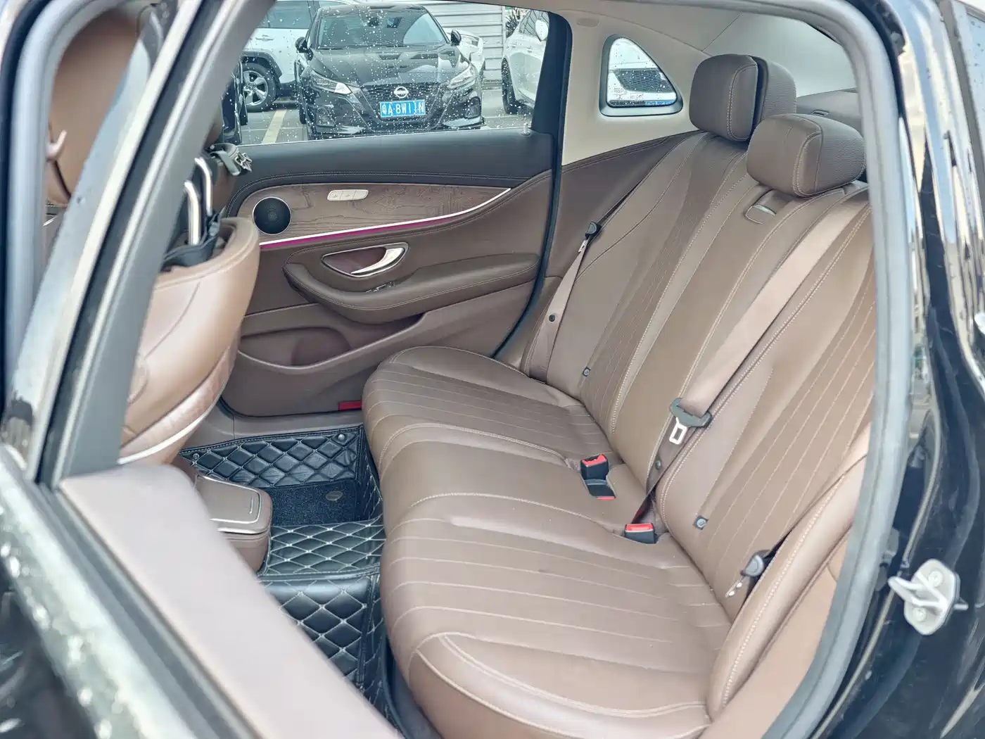 Mercedes-Benz E-Class New Energy 2022 Facelift E 350 e L Plug-in Hybrid Sedan фото 16