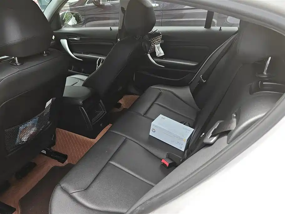 BMW 1 Series (Import) 2018 118i Leading фото 11
