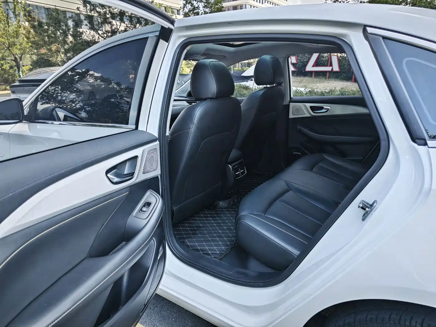 Roewe i6 MAX EV 2024 2023 EV 420 Sunroof Special Edition